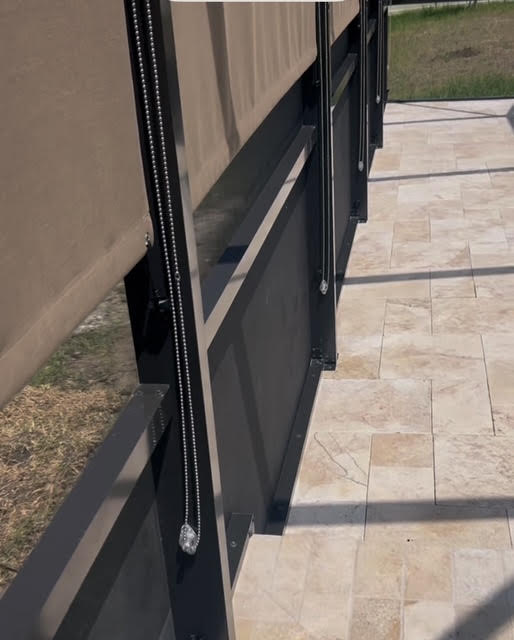 Roller shade chain and safety mechanism